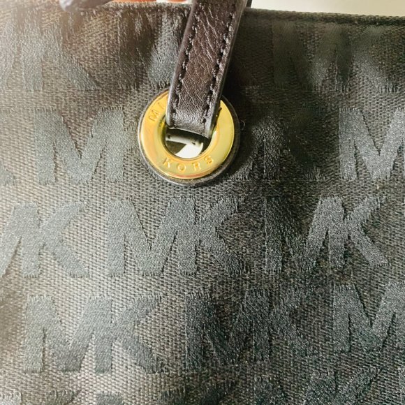 Michael Kors Medium Tote - Picture 7 of 10